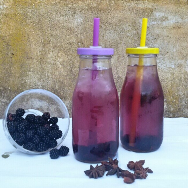 Moras e infusion de anis estrellado