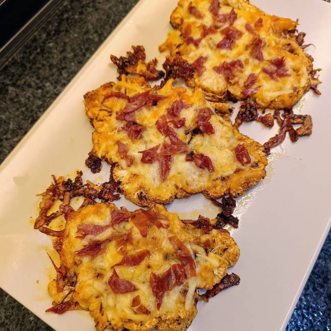 Coliflor al horno con queso y jamón
